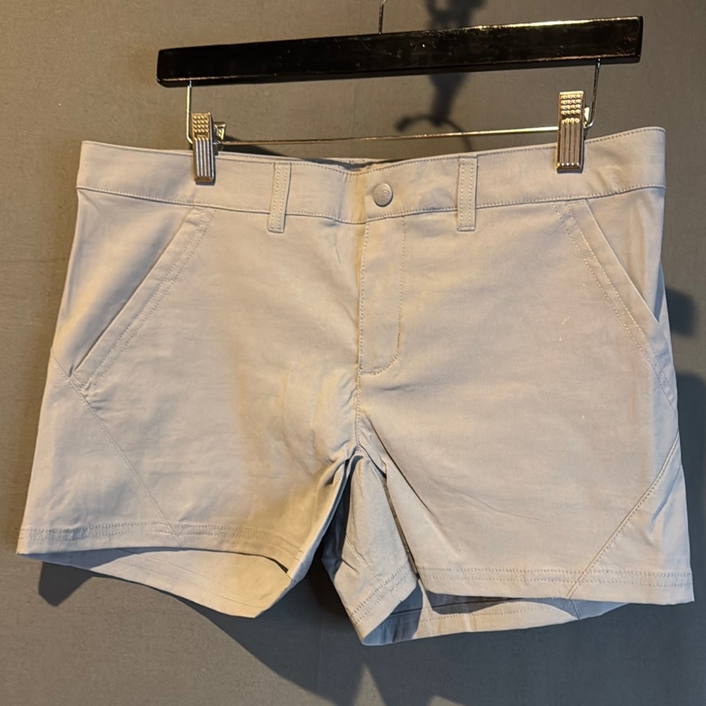 The north face‎ Women's Gray Shorts size 8
